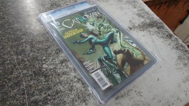 Catwoman #23 DC Comics 10/13 9.8 CGC White Pages