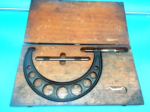 brown & sharpe micrometer 7-8 in wood case (MS-680)