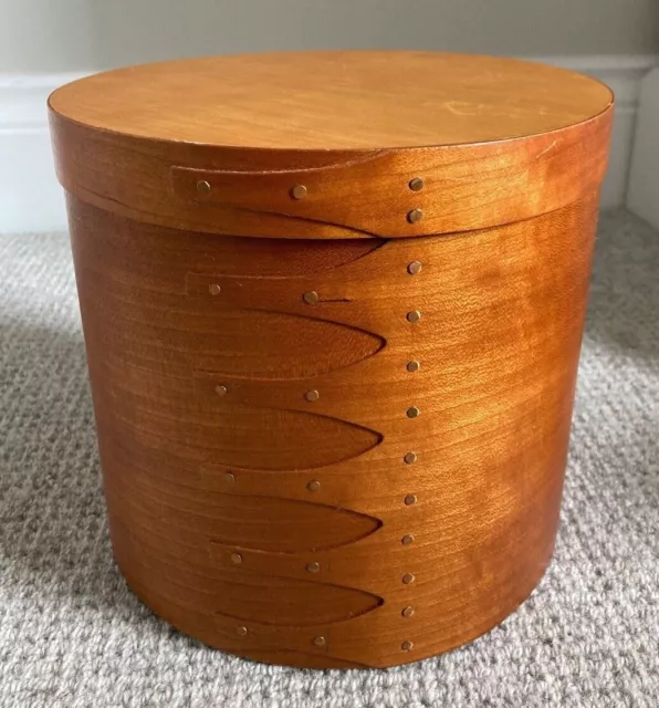 Caja de madera estilo agitador H: 18,5 cm D: 20 cm