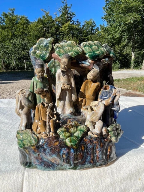 Sculpture Asiatique au 7 personnages en terre cuite 