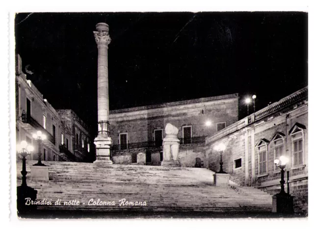 Cartolina Puglia - Brindisi 1064 - Brindisi Di Notte - Colonna Romana Anni 60