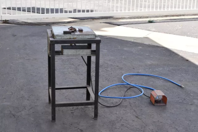 Lockformer Bench Notcher air operated, 20 ga capacity