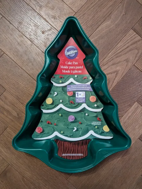 https://www.picclickimg.com/pbQAAOSwJullffyy/Wilton-Christmas-Tree-Cake-Tin.webp