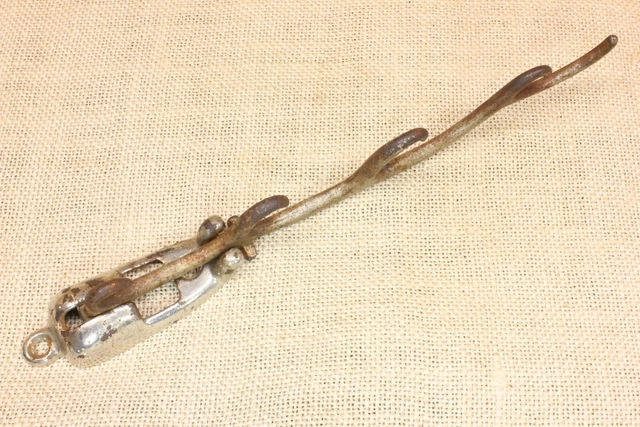 4 Coat Hooks Clothes Hanger Fold Up Arm Old Laundry Bath Vintage 1921 Patent 9
