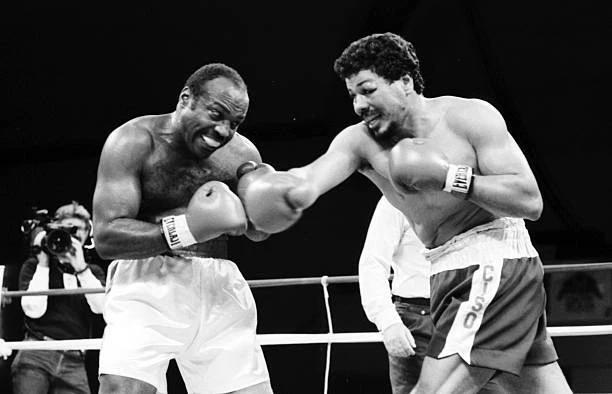 DWIGHT MUHAMMAD QAWI Blocks The Punch v Narcisco Maldonado Old Boxing
