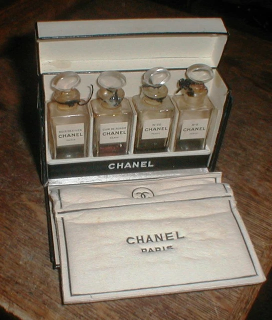 Vintage Chanel Box Set Mini Perfume Bottles No.5 22 Cuir De Russie Bois Des  Iles