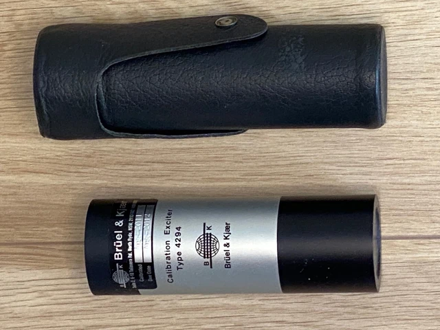 BRUEL AND KJAER (B&K) Calibration Exciter type: 4294, in a leather case ...