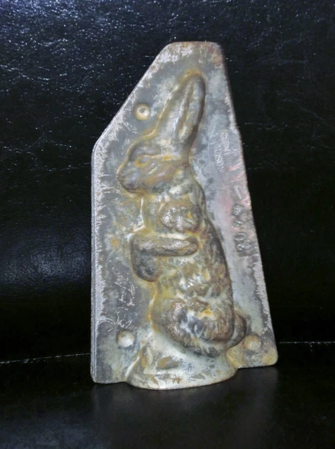 **alte antike Schokoladenform  stehender Hase  um 1950