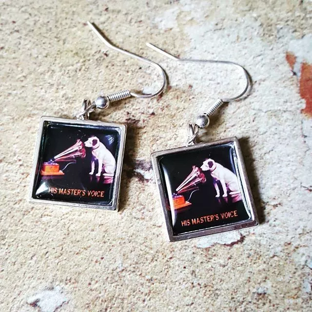 Unique HIS MASTERS VOICE EARRINGS retro GRAMOPHONE record HMV dog VINTAGE music