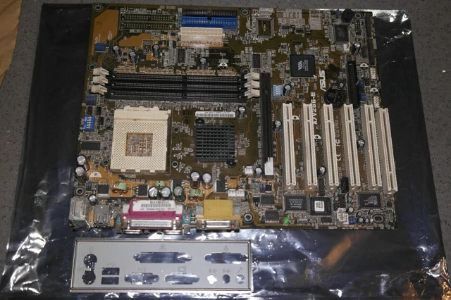 ASUS A7V-VM 5187-0424 REV. 3.04 Socket 462 / Socket A AMD SDRAM Motherboard £79.99 - UK