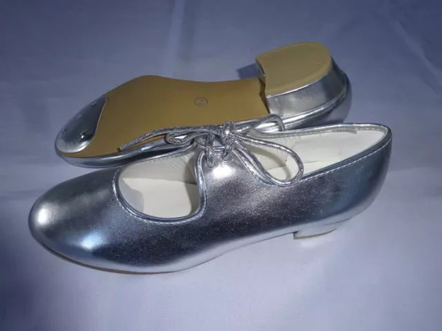 SILVER PU TAP DANCE SHOES LOW HEEL GIRLS/ADULT UK SIZE 5.5 to fit a size 5