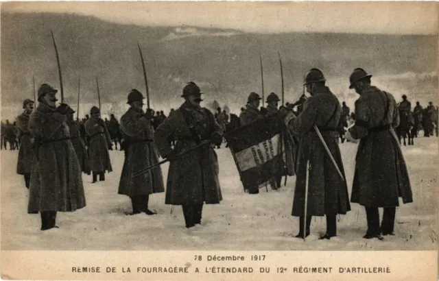 CPA MILITAIRE Remise de la Fourragére a l'Étendard du 12e Régiment (316931)