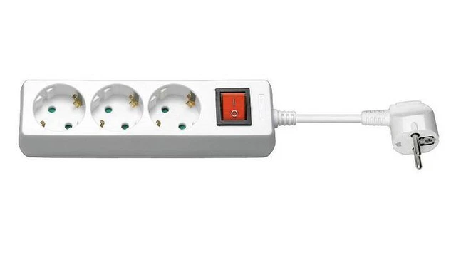 MicroConnect GRU0035WS 3-way Schuko Socket 5m on/off