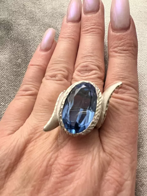 Extravaganter Designer-Ring aus Silberschmiede - Blautopas, 925er Silber - NEU