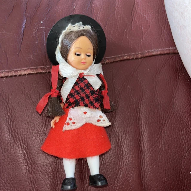 VINTAGE WELSH DOLL Souvenir in traditional costume Height 5 inches ...