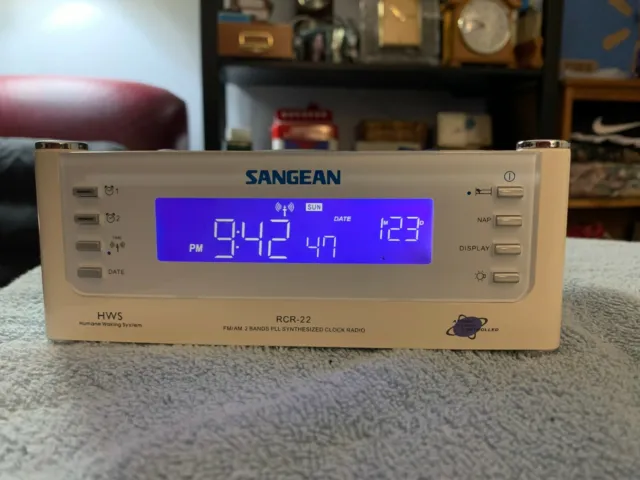 SANGEAN RCR22 AM/FM Atomic Clock Radio LCD Display White/Silver in E.U.C.