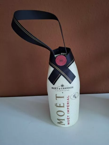 Moet Chandon Champagner Kühltasche Kühler creme Deko