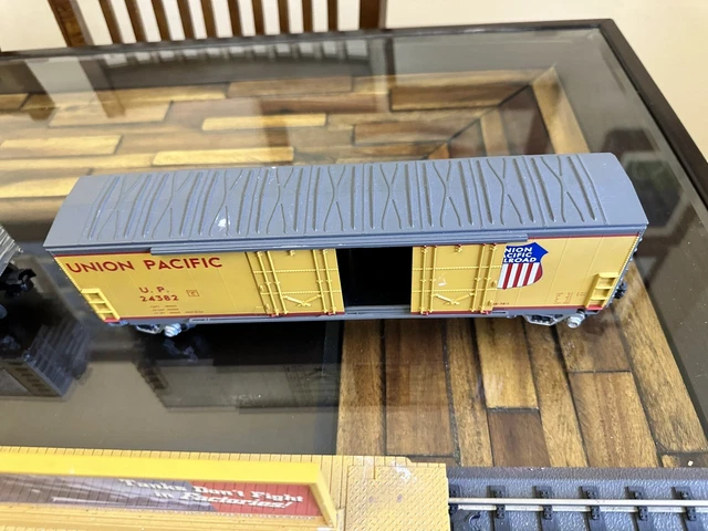 MTH Railking Boxcar Union Pacific O Scale UP Box Cars 4 Pieces One Is K Line