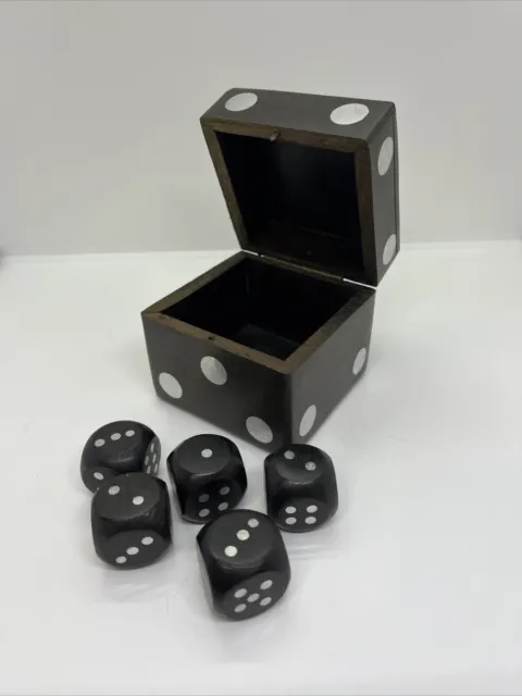 Scatola in legno8x8 forma di dado con set 5 dadi  3x3