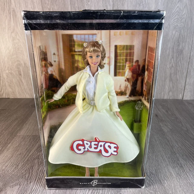 2004 POUPÉE GREASE Barbie Sandy Olsson Olivia Newton John mattel jaune ...