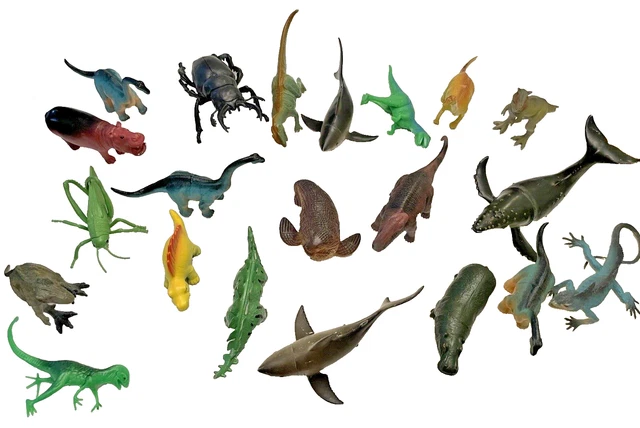 Animals 21 Plastic Dinosaurs Insects Wildlife Fish Toys Various Sizes Lot