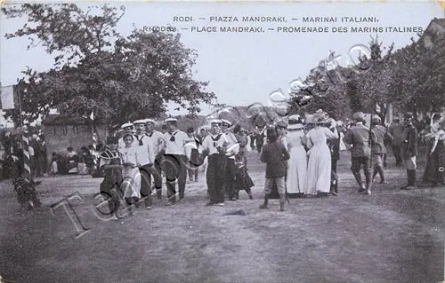 Colonie, Egeo - Rodi, marinai italiani in piazza Mandraki