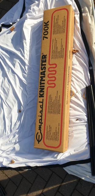EMPISAL KNITMASTER 700 Knitting Machine In Its Original Box 124 44 EMPISAL KNITMASTER 700 Knitting Machine In Its Original Box 124 44