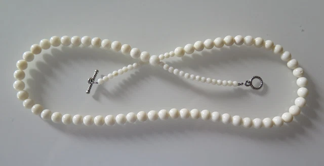 Collier Blanc En Corail Et Or – 48 Cm – Perles 6,5 Mm – Neuf Sans Boîte