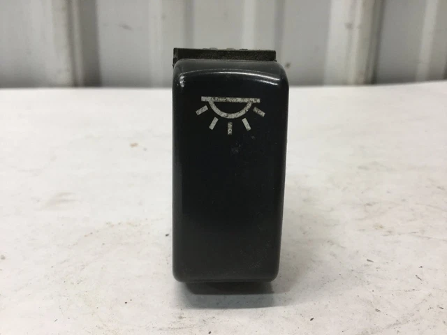 Kenworth T660 DOME LIGHT Dash/Console Switch - Used | P/N P27104010