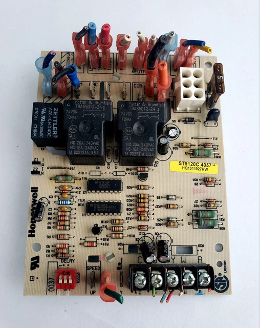 Honeywell ST9120C4057 Furnace Control Circuit Board HQ1011927HW