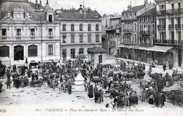 Cpa 26 Valence Place Du Champ De Mars Le Marche Aux Boeufs (Cpa Animee