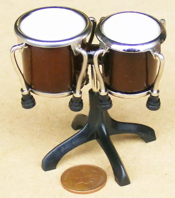 Bongo Drums On A Stand Tumdee im Maßstab 1:12 Puppenhaus Miniatur-Musikinstrument