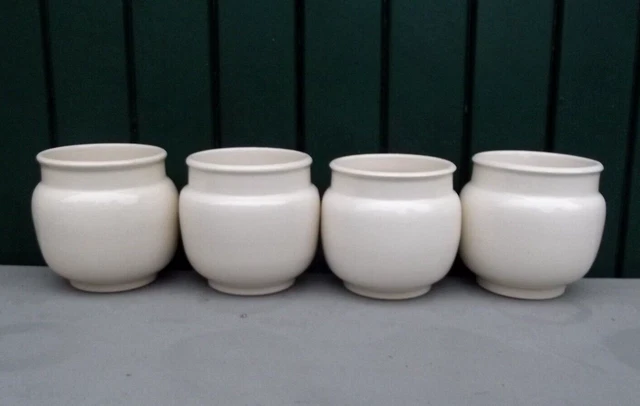 Série de 6 pots à épices en faience
