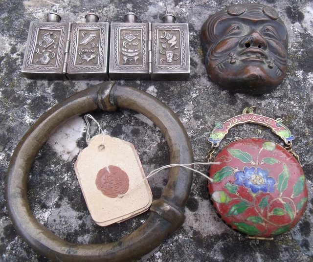 masque miniature japonais (bronze), bracelet bronze,2 poudriers japonais