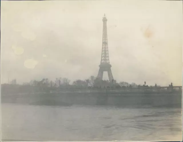 France, Inondations de Paris, Pont de l&#039;Alma, 1910, Vintage silver print Vi