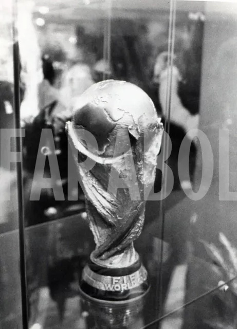 Photo de presse vintage Football, Coupe Du Monde 1982, Coupe, tirage 24 X 18 CM