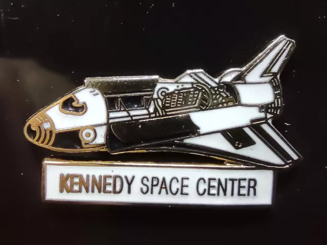 Vintage NASA Kennedy Space Center Space Shuttle pin button Souvenir RARE