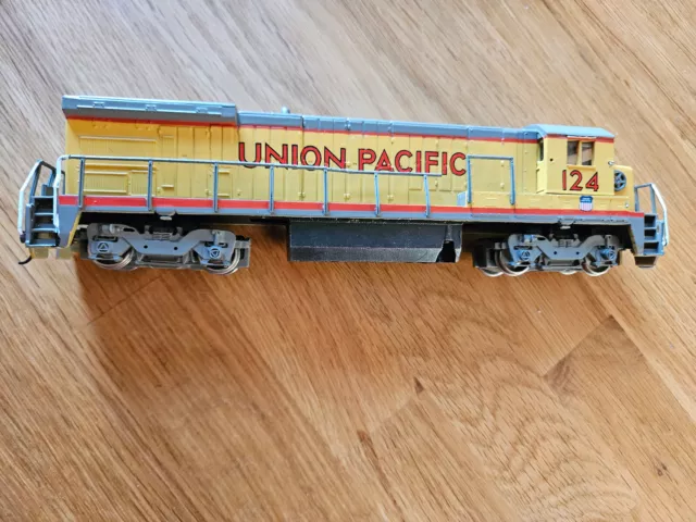 HO Union Pacific DUMMY Locomotive (non motorized)