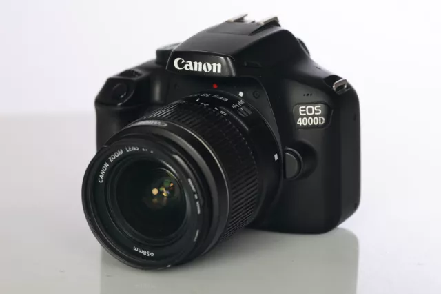 Canon EOS 4000D DSLR con EF-S 18-55mm III + 2 batterie + filtro UV - pacchetto accessori