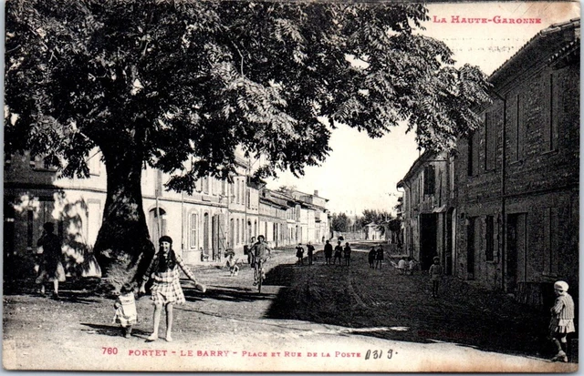 31 PORTET - place et rue de la poste.