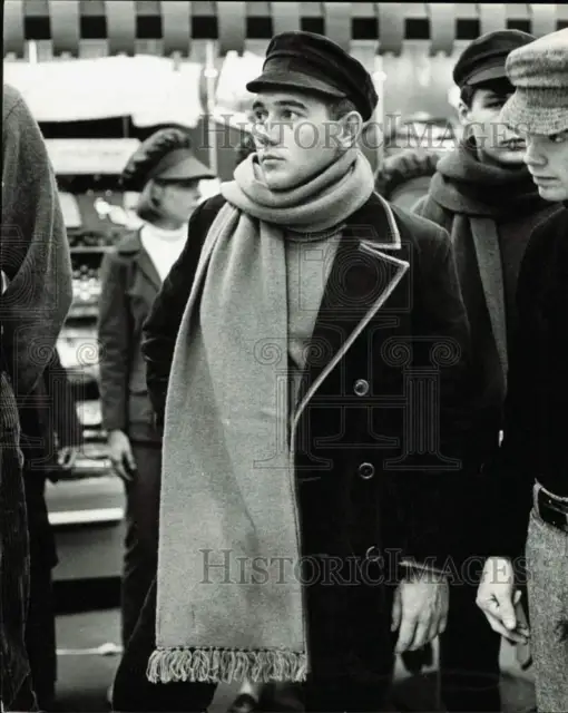 1966 Press Photo Man Wearing Large Scarf, Matching Turtle-Neck Sweater