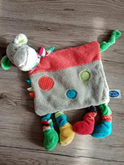 Doudou Plat Vache Girafe MOTS D'ENFANTS Leclerc Zoé Patchwork Rond Rouge Vert