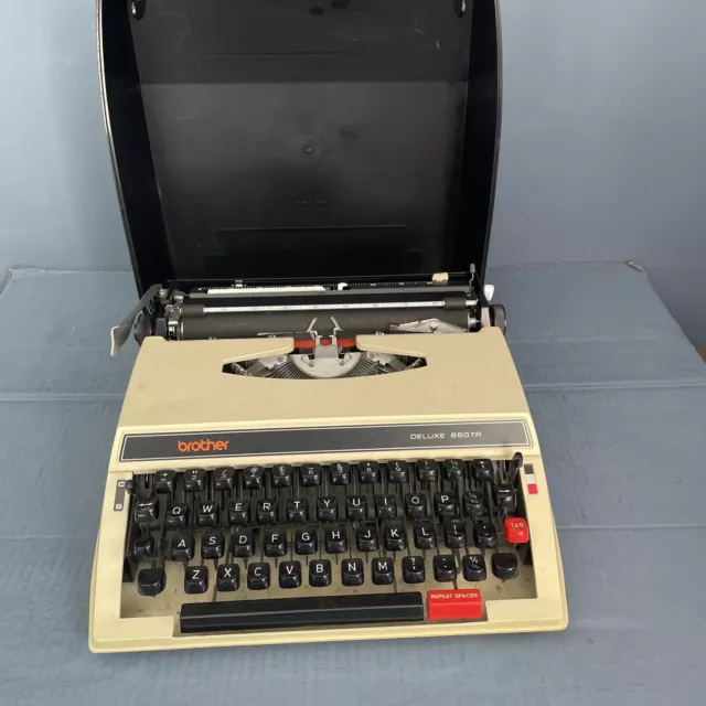 Máquina de escribir portátil Brother Deluxe 660TR vintage hecha en Japón + estuche sin probar