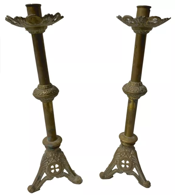 Antigua pareja de candelabros, hacheros de bronce de iglesia. 38 cm alto. S. XIX
