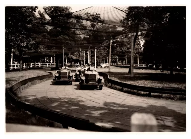 France, Neuilly sur Seine, manèges, auto-tamponneuses Vintage silver print Tir