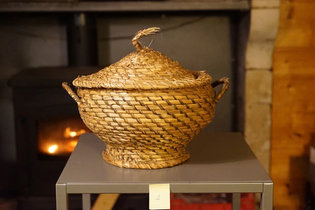 Panier en osier tressé avec anse en cuir