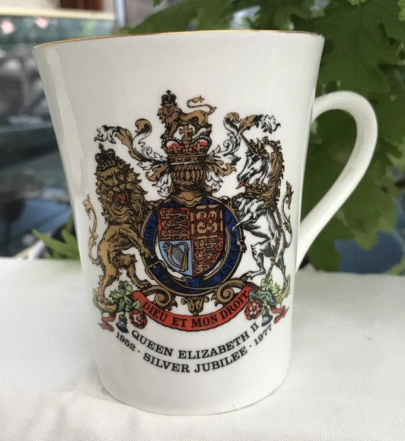 Queen Elizabeth II Silver Jubilee mug, Reli Washbourne design fine china 1952-77