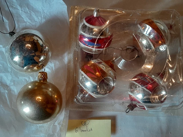 6 BOULES DE noël anciennes, verre églomisé mercurisées. différentes
