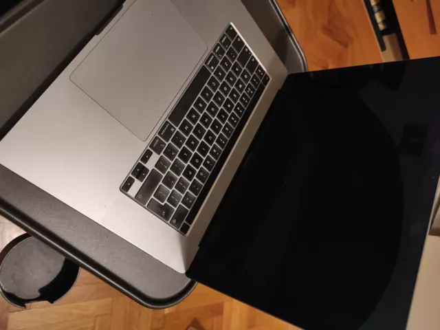 Apple MacBook Pro 16" (512GB SSD, Intel Core i7 9ª generazione, 2,60 GHz, 16GB)