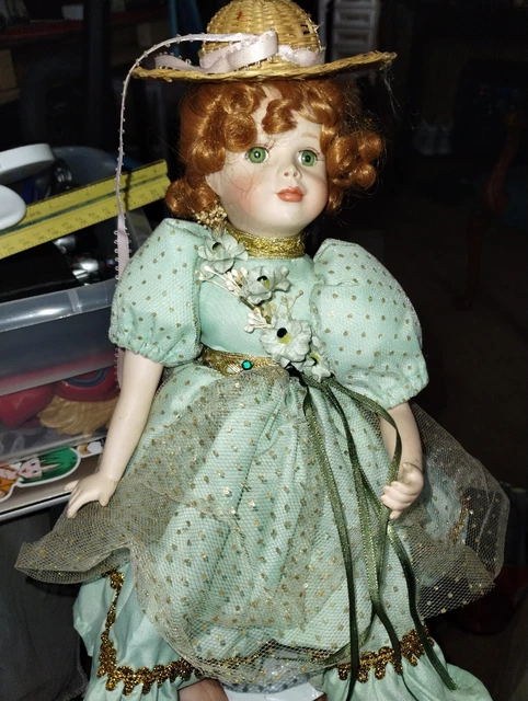 Z2Porcelain Fairy Doll "Shannon the Shamrock Fairy "Paradise Galleries 14"/Stand
